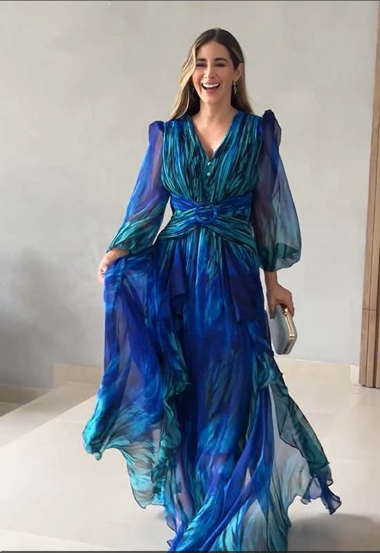 Kvinnoklänning Vår Med Flödande Silhuett Och Lätt Konstruktion