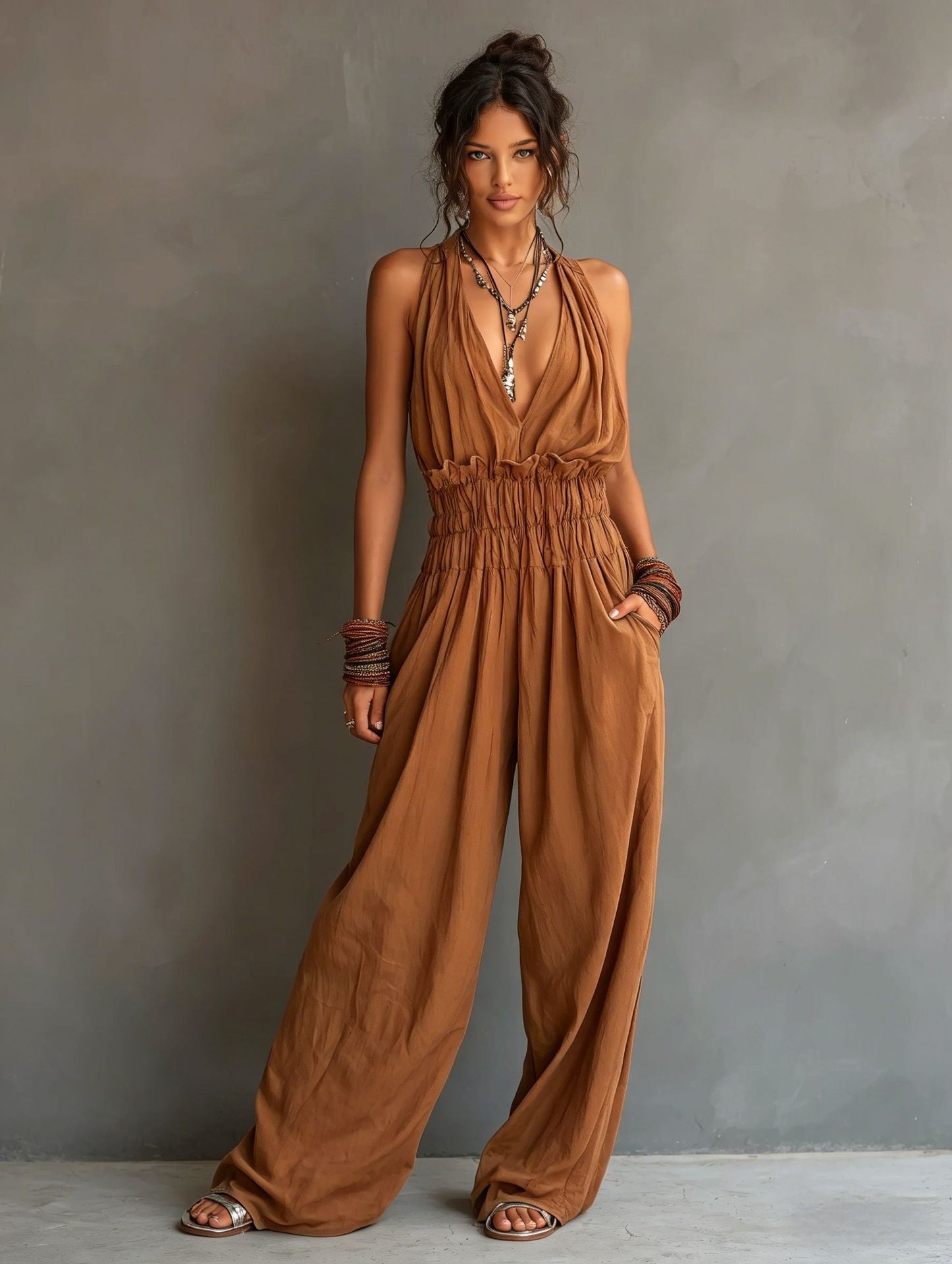 Damjumpsuit Med V-Ringning, Halterneck Och Öppen Rygg Och Vida Ben