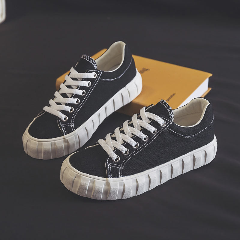 Låga Canvassneakers Med Snörning Och Gummisula För Kvinnor
