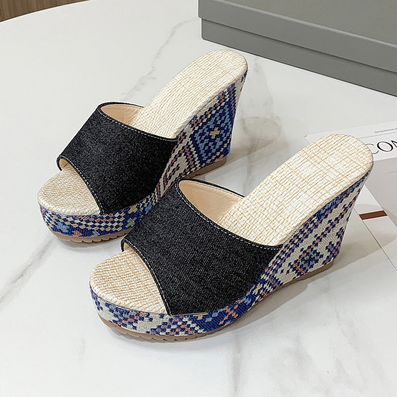 Kvinnors Peep Toe Kilsandaler Breda Remmar Slip On
