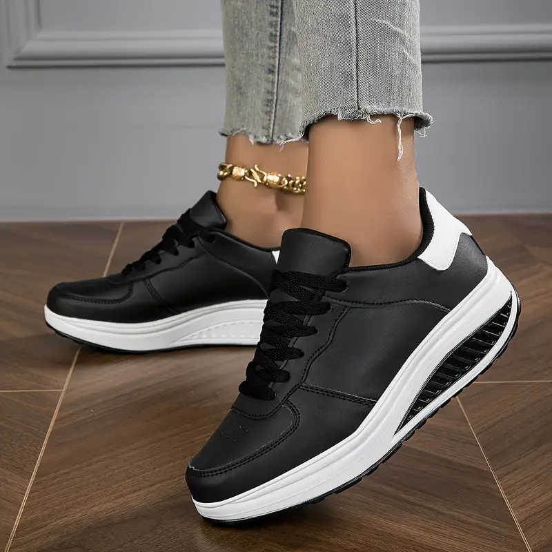Kvinnor  Sneakers Med Snörning Och Lätt Sula