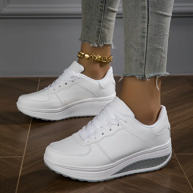 Kvinnor  Sneakers Med Snörning Och Lätt Sula