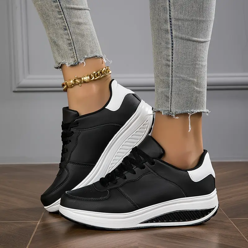 Kvinnor  Sneakers Med Snörning Och Lätt Sula