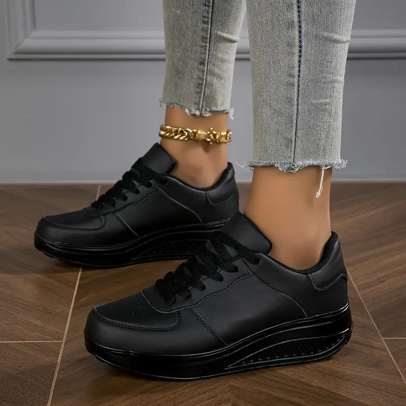 Kvinnor  Sneakers Med Snörning Och Lätt Sula