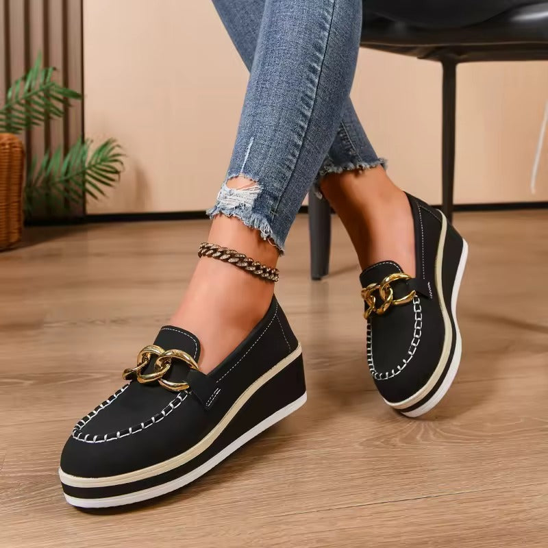 Kvinnors Slip-On Loafers med Platå, Guldkedja och Kontrastsömmar