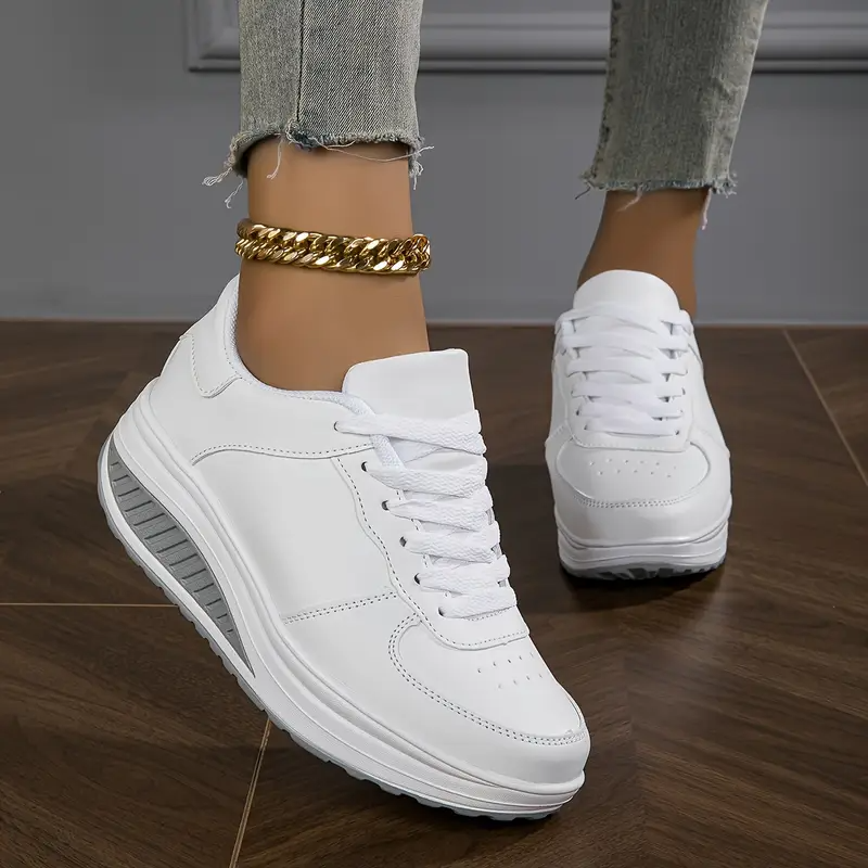 Kvinnor  Sneakers Med Snörning Och Lätt Sula