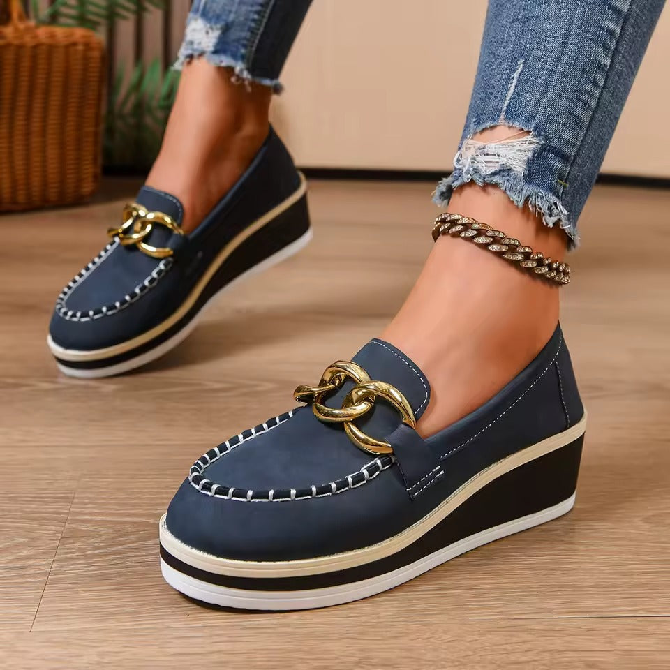 Kvinnors Slip-On Loafers med Platå, Guldkedja och Kontrastsömmar