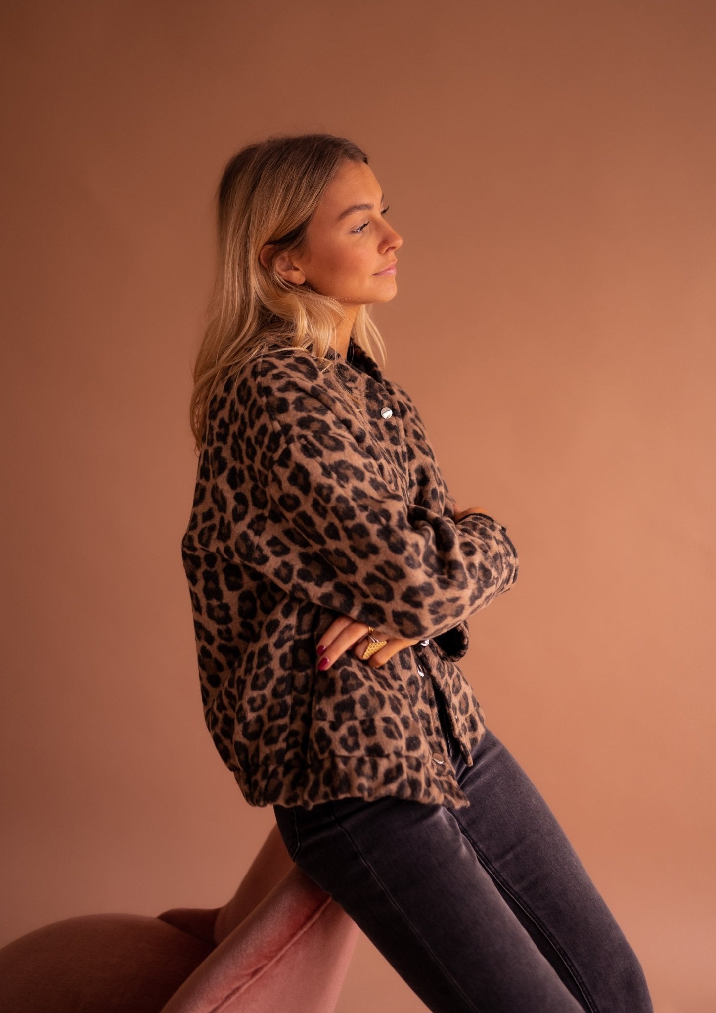Dam Höstjacka Med Leopardmönster Och Framfickor