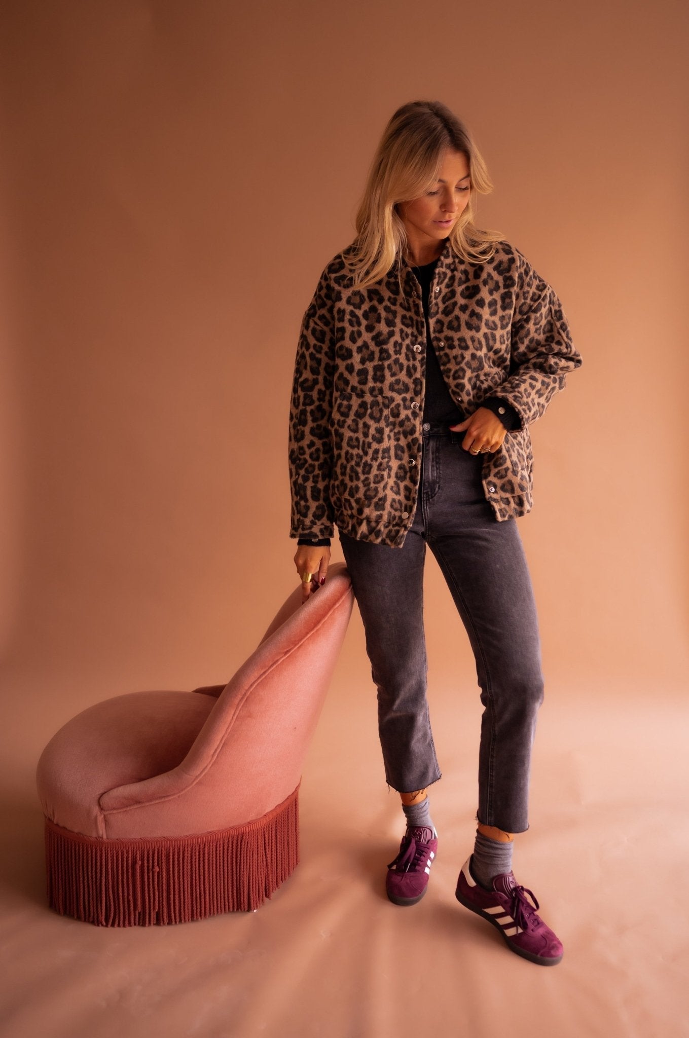 Dam Höstjacka Med Leopardmönster Och Framfickor