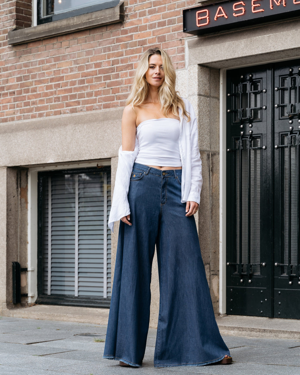 Damjeans Med 5 Fickor Och Vida Ben Och Fransad Fåll