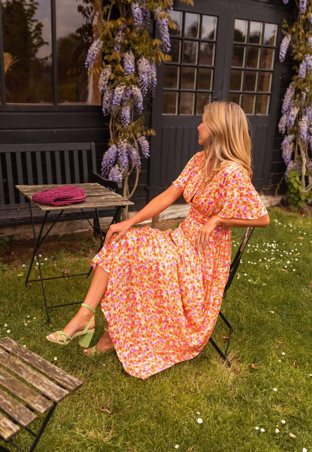 Sommarklänning Med Blommigt Tryck Och V-Ringning För Kvinnor