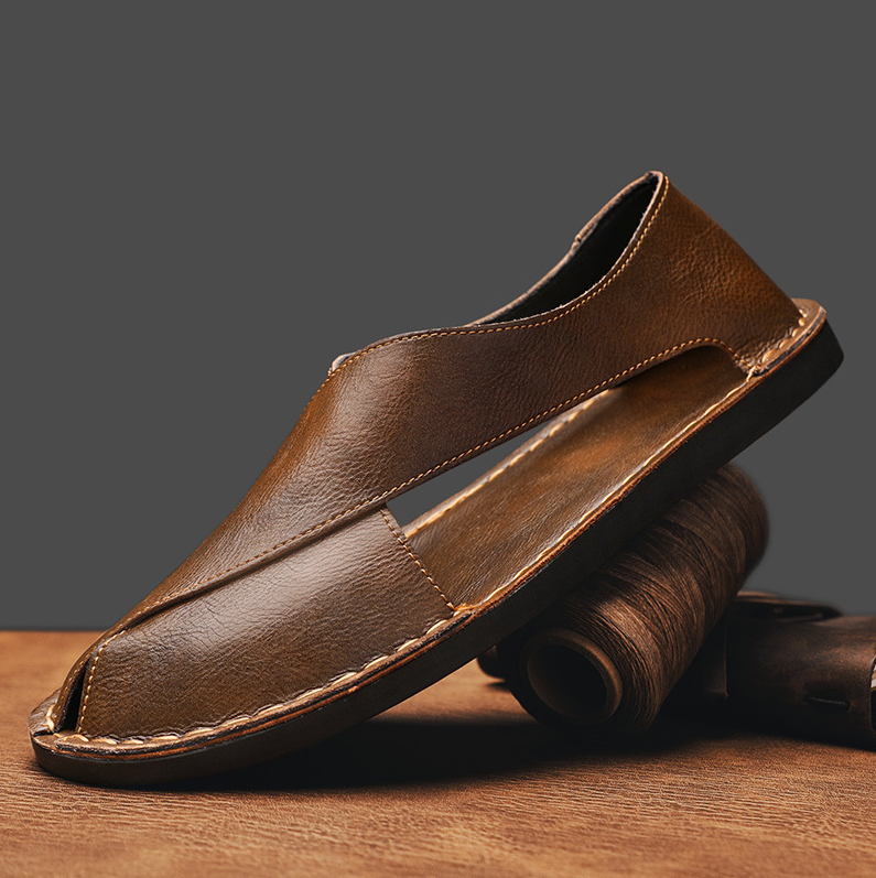 Herrsandaler med korsad design och handsydda detaljer
