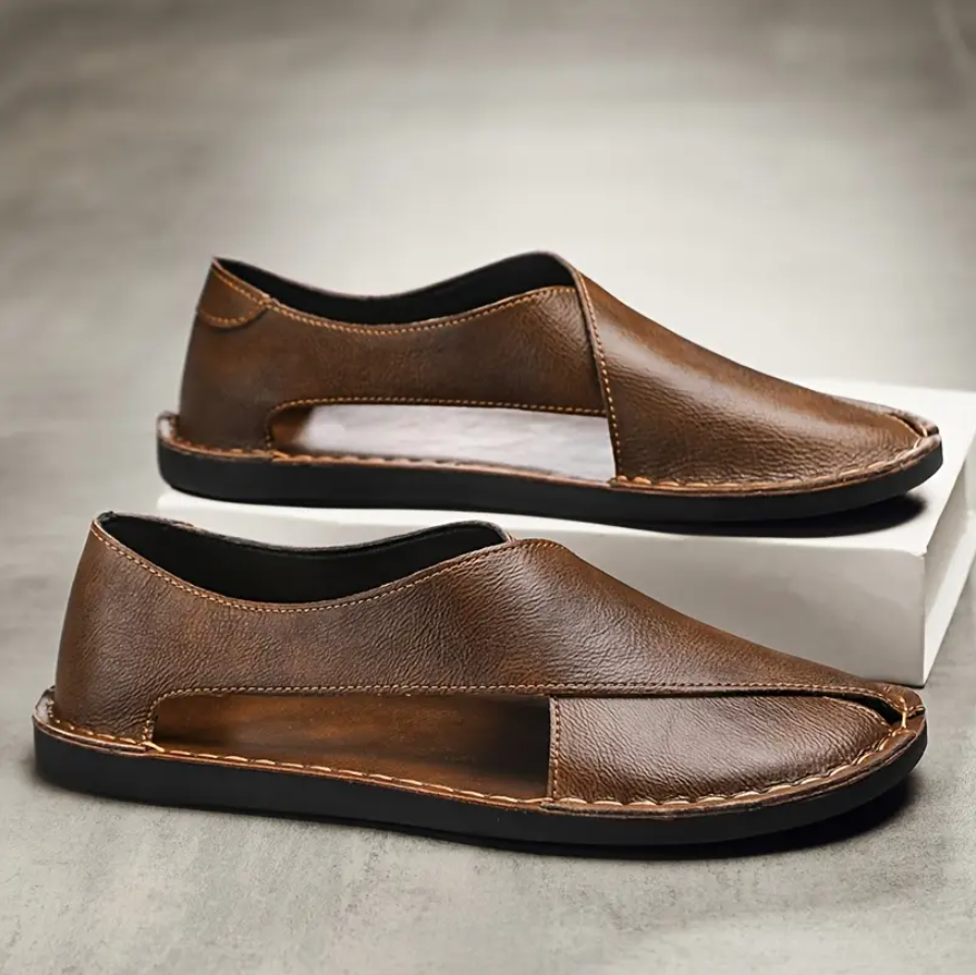 Herrsandaler med korsad design och handsydda detaljer