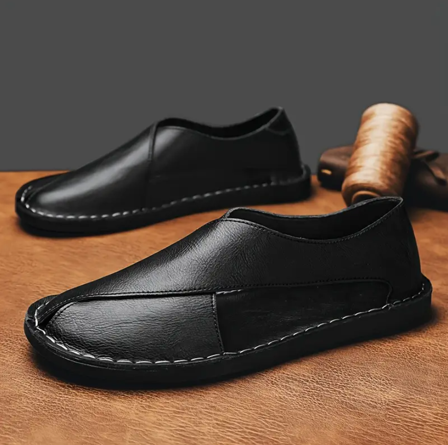 Herrsandaler med korsad design och handsydda detaljer