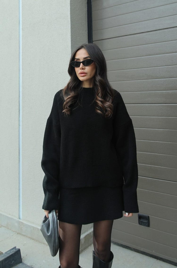 Stickat Tvådelat Set för Dam med Oversized Tröja och Figurnära Kjol