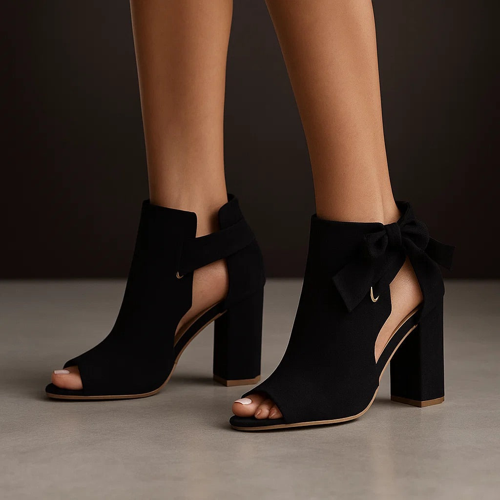 Dam Klackar med Peep-Toe, Blockklack och Rosdetalj
