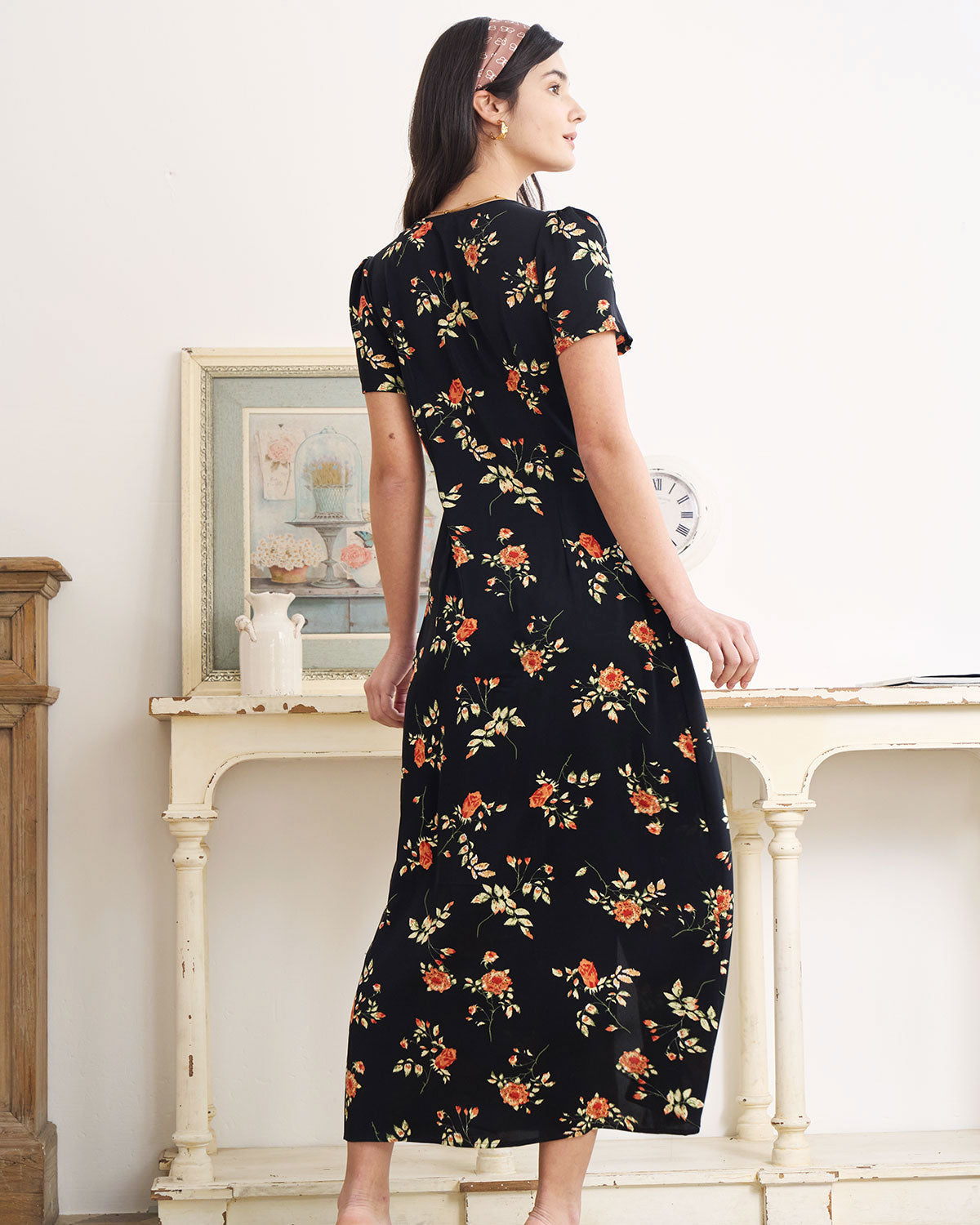 Maxiklänning för kvinnor med V-ringning, kort ärm och blommigt mönster