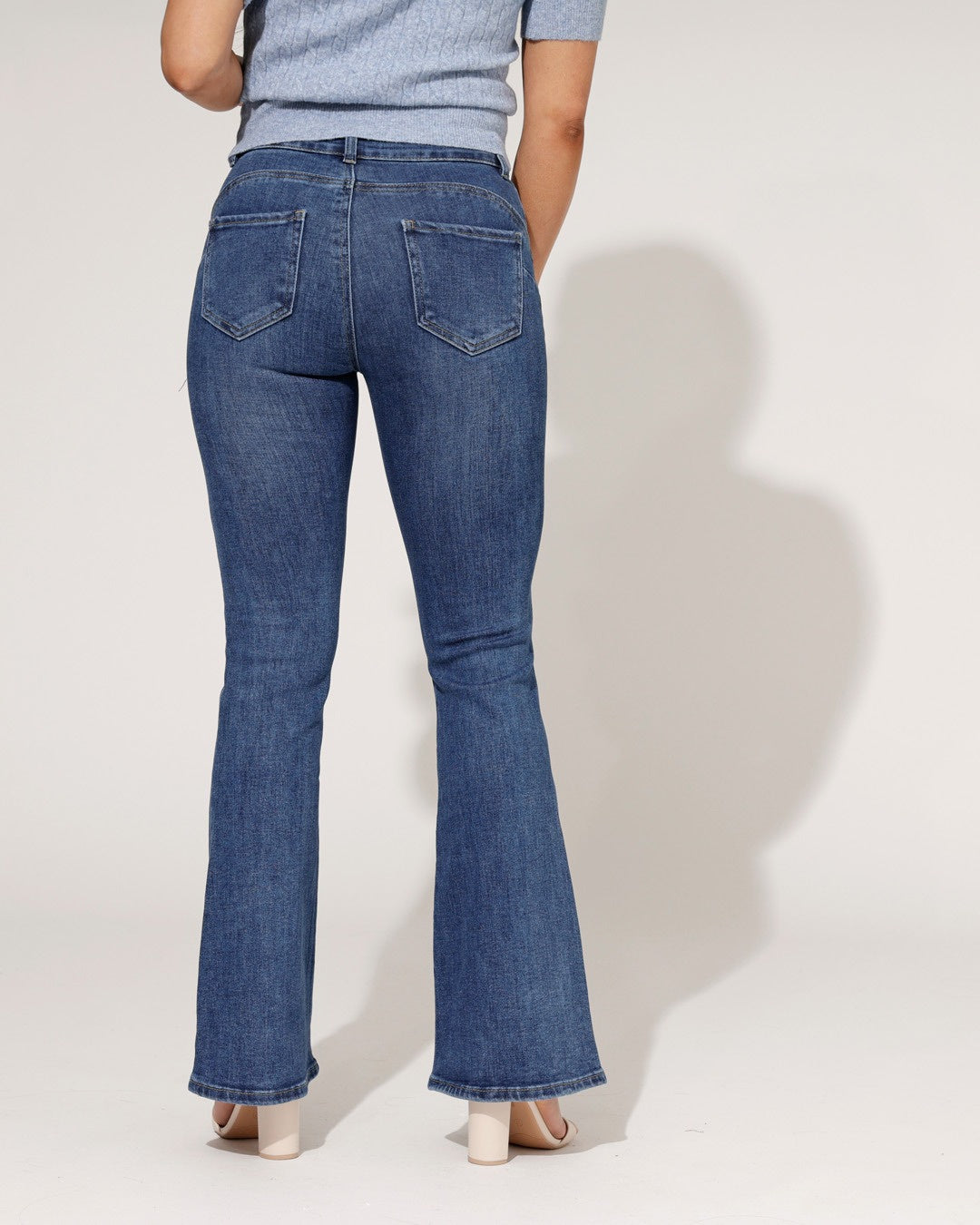 Jeans för Dam med Hög Midja och Utsvängda Ben i Blått Stretch
