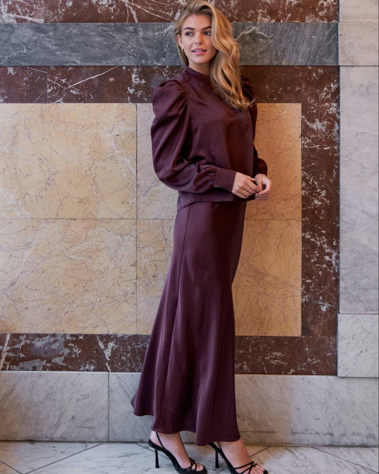 Lång Kjol I Satin För Kvinnor, Vinröd