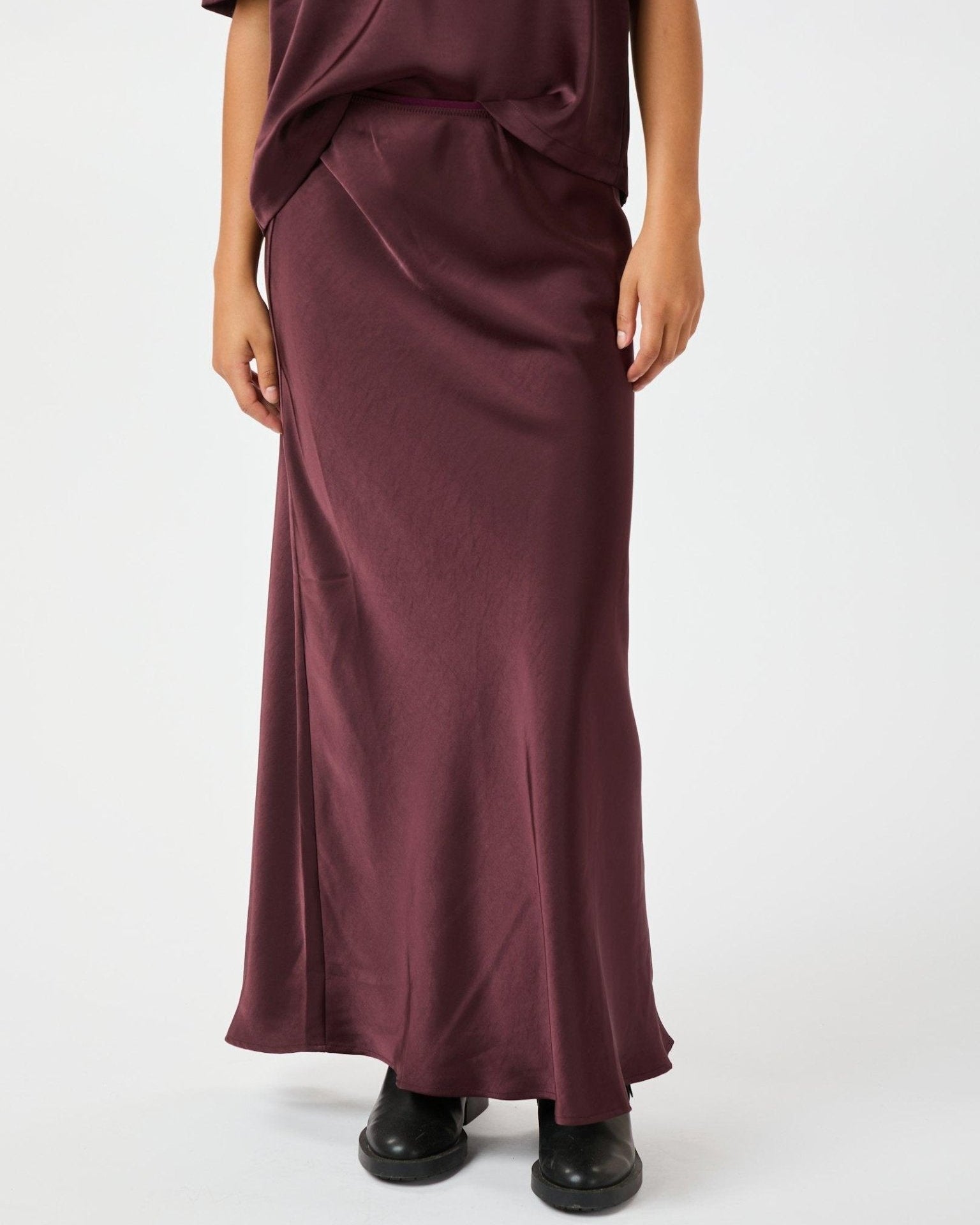 Lång Kjol I Satin För Kvinnor, Vinröd