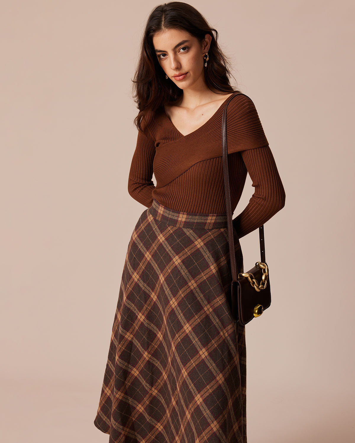 Stickad damtopp med ribbad textur, smal passform och höftlängd